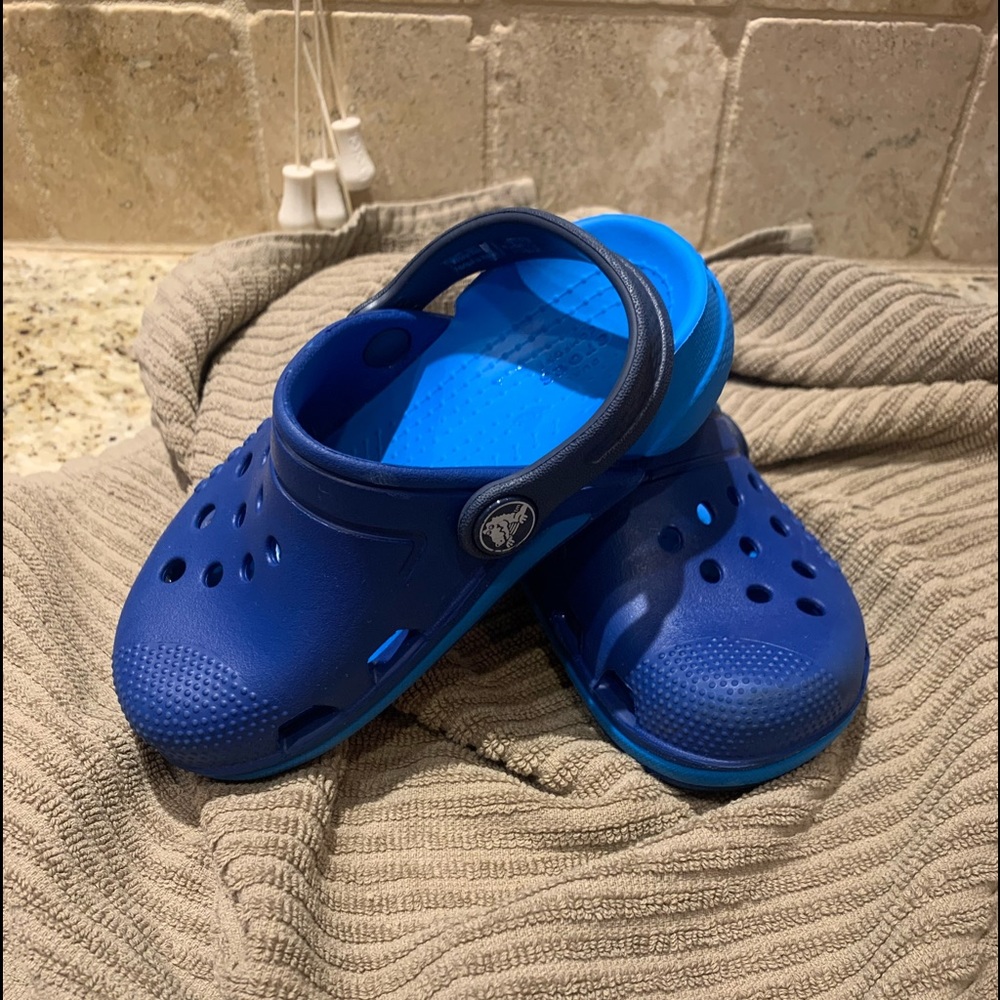 Crocs two toned blue size 9
